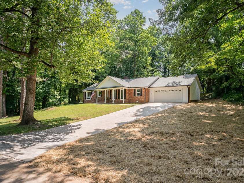 114 Elmwood Drive, Salisbury, NC 28147.  MLS# CAR4263593, YatesRealty ID 25511. 