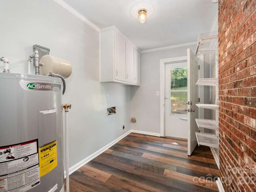 114 Elmwood Drive, Salisbury, NC 28147.  MLS# CAR4263593, YatesRealty ID 25511. 