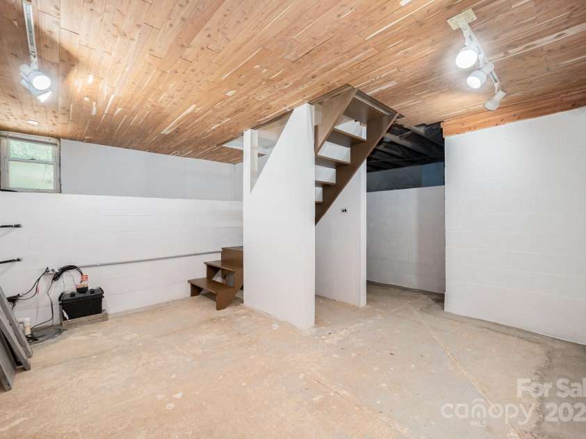 114 Elmwood Drive, Salisbury, NC 28147.  MLS# CAR4263593, YatesRealty ID 25511. 