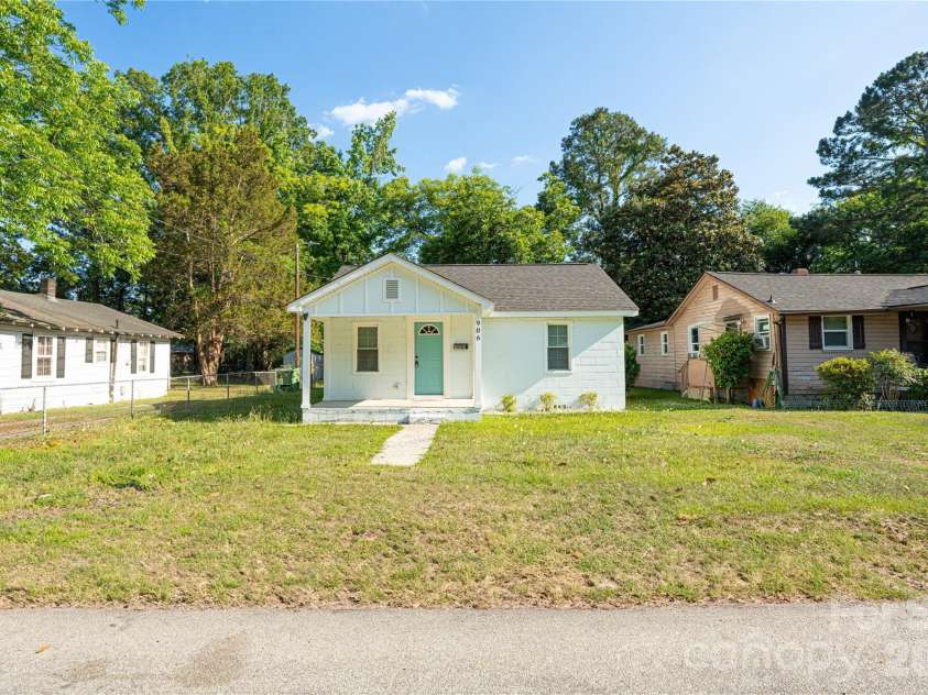 906 Gladstone Street, Florence, SC 29501.  MLS# CAR4383891, YatesRealty ID 25512. 
