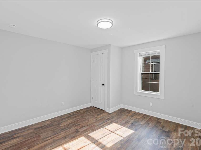 906 Gladstone Street, Florence, SC 29501.  MLS# CAR4383891, YatesRealty ID 25512. 