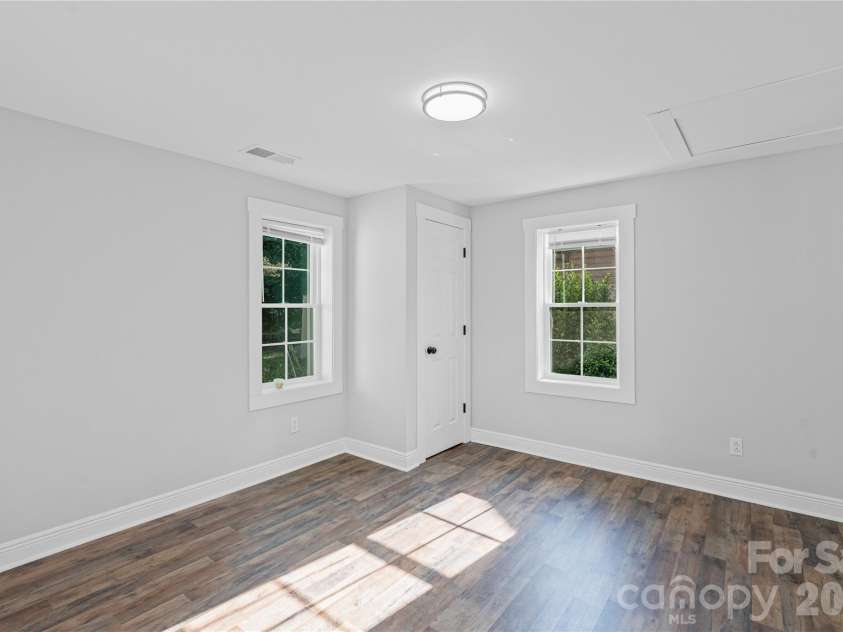 906 Gladstone Street, Florence, SC 29501.  MLS# CAR4383891, YatesRealty ID 25512. 