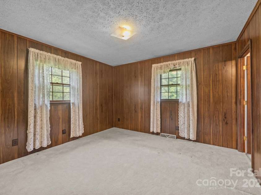 18 Progress Lane, Candler, NC 28715.  MLS# CAR4277191, YatesRealty ID 25514. 