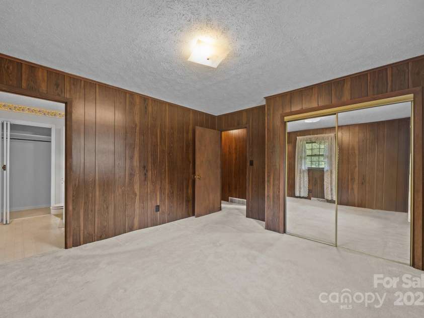18 Progress Lane, Candler, NC 28715.  MLS# CAR4277191, YatesRealty ID 25514. 