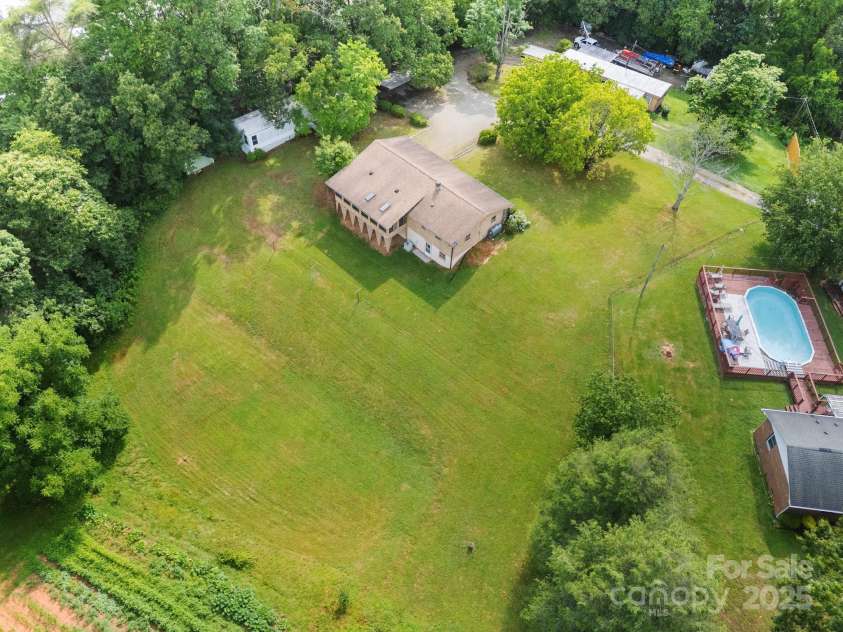 18 Progress Lane, Candler, NC 28715.  MLS# CAR4277191, YatesRealty ID 25514. 