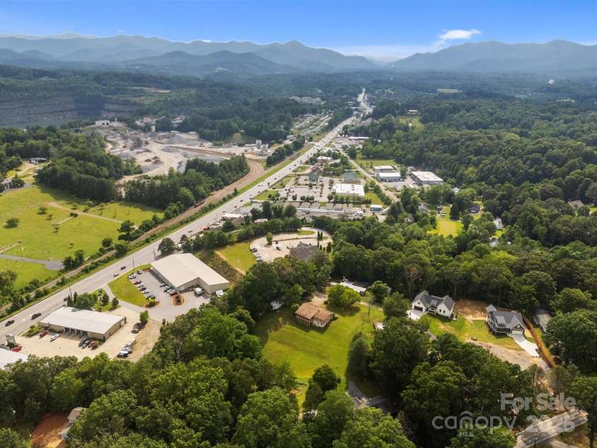 18 Progress Lane, Candler, NC 28715.  MLS# CAR4277191, YatesRealty ID 25514. 