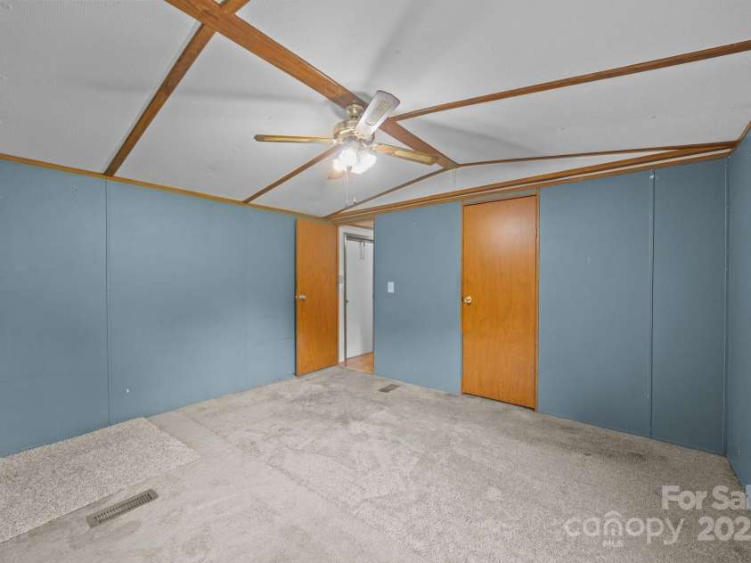 18 Progress Lane, Candler, NC 28715.  MLS# CAR4277191, YatesRealty ID 25514. 