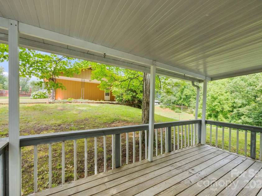 18 Progress Lane, Candler, NC 28715.  MLS# CAR4277191, YatesRealty ID 25514. 
