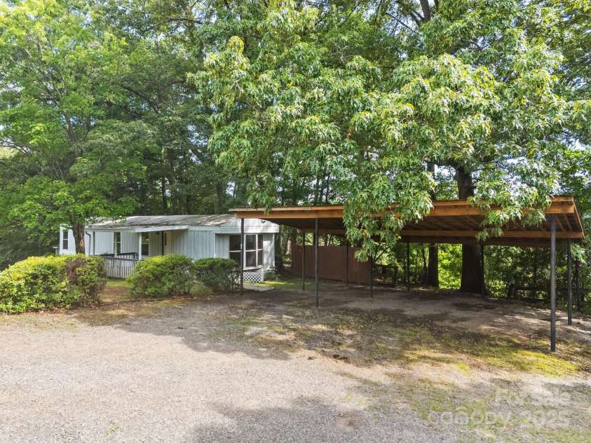 18 Progress Lane, Candler, NC 28715.  MLS# CAR4277191, YatesRealty ID 25514. 