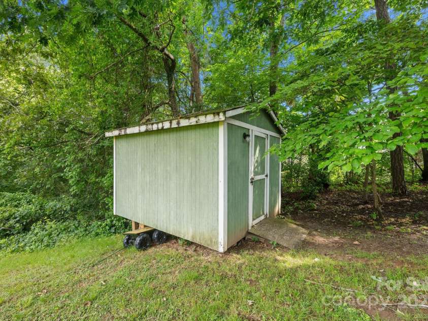 18 Progress Lane, Candler, NC 28715.  MLS# CAR4277191, YatesRealty ID 25514. 