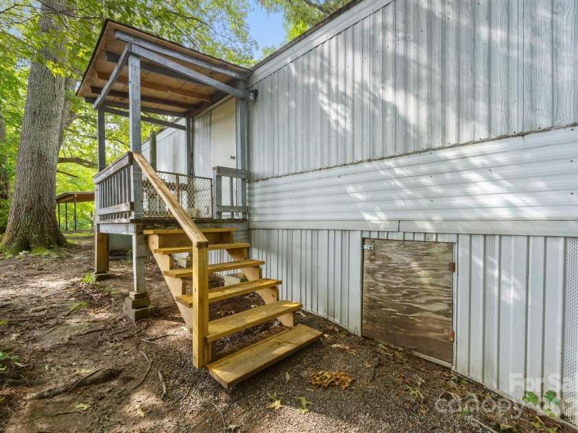 18 Progress Lane, Candler, NC 28715.  MLS# CAR4277191, YatesRealty ID 25514. 