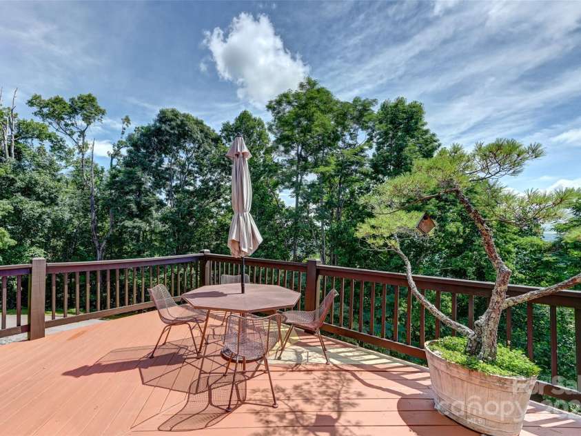 141 Country Ridge Road, Hendersonville, NC 28739.  MLS# CAR4278372, YatesRealty ID 25515. 