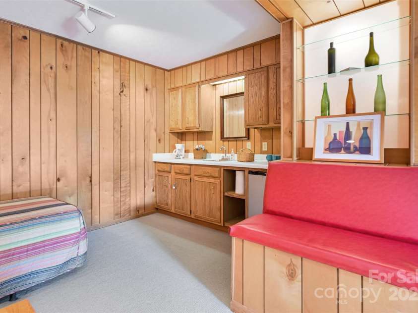 141 Country Ridge Road, Hendersonville, NC 28739.  MLS# CAR4278372, YatesRealty ID 25515. 
