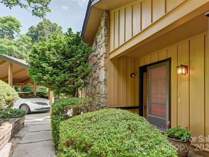 141 Country Ridge Road, Hendersonville, NC 28739.  MLS# CAR4278372, YatesRealty ID 25515. 