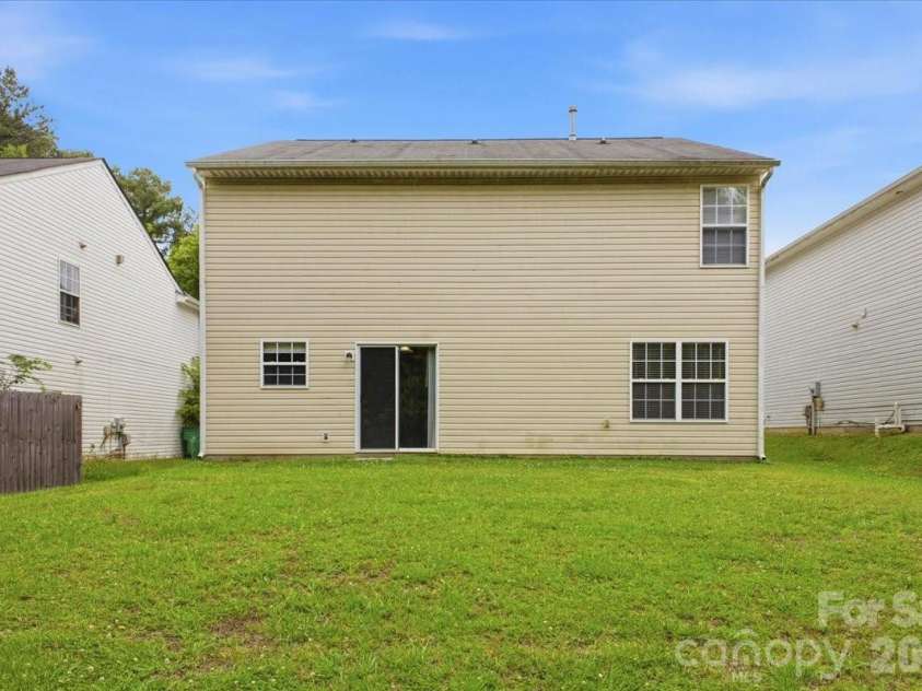 7143 Wandering Creek Drive, Charlotte, NC 28216.  MLS# CAR4386646, YatesRealty ID 25515. 
