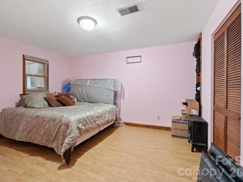 229 Oakridge Road, Stanley, NC 28164.  MLS# CAR4386671, YatesRealty ID 25518. Flex space