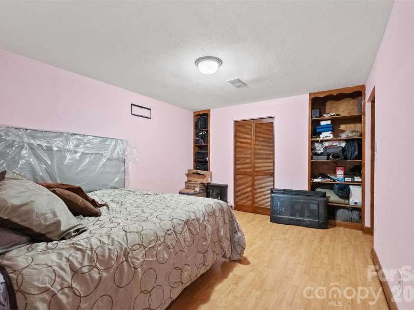 229 Oakridge Road, Stanley, NC 28164.  MLS# CAR4386671, YatesRealty ID 25518. Flex space