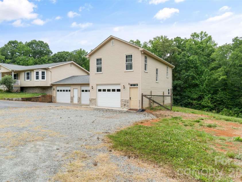 229 Oakridge Road, Stanley, NC 28164.  MLS# CAR4386671, YatesRealty ID 25518. Front exterior