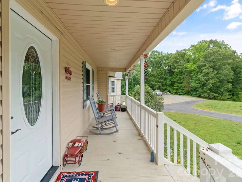 229 Oakridge Road, Stanley, NC 28164.  MLS# CAR4386671, YatesRealty ID 25518. Front porch