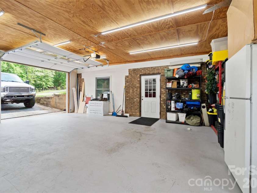 229 Oakridge Road, Stanley, NC 28164.  MLS# CAR4386671, YatesRealty ID 25518. Garage