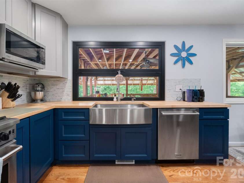 229 Oakridge Road, Stanley, NC 28164.  MLS# CAR4386671, YatesRealty ID 25518. Kitchen with passthrough window