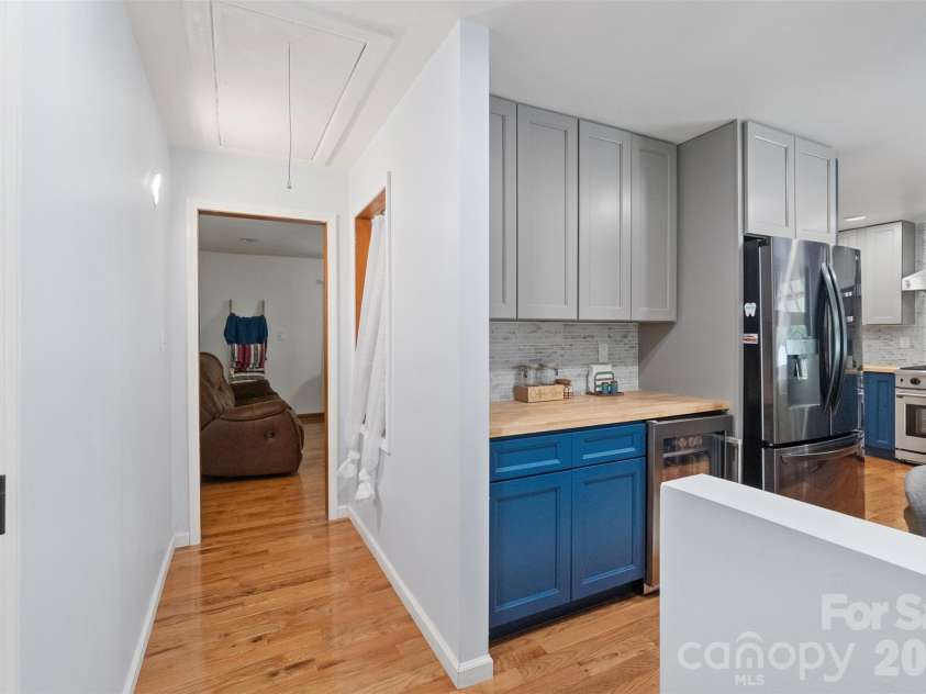 229 Oakridge Road, Stanley, NC 28164.  MLS# CAR4386671, YatesRealty ID 25518. Kitchen/hallway