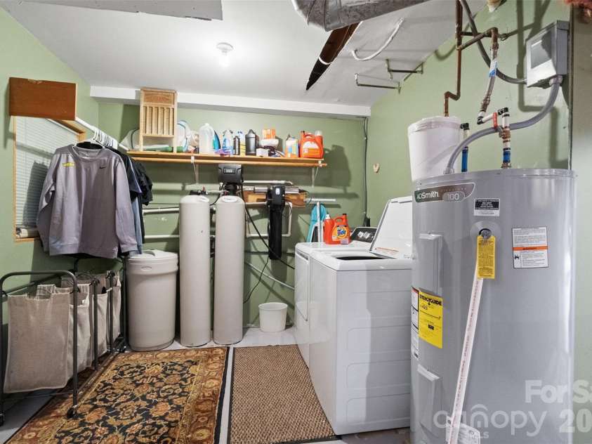 229 Oakridge Road, Stanley, NC 28164.  MLS# CAR4386671, YatesRealty ID 25518. Laundry room