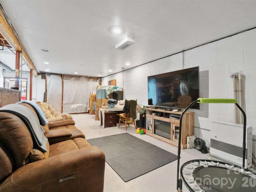 229 Oakridge Road, Stanley, NC 28164.  MLS# CAR4386671, YatesRealty ID 25518. Recreation room