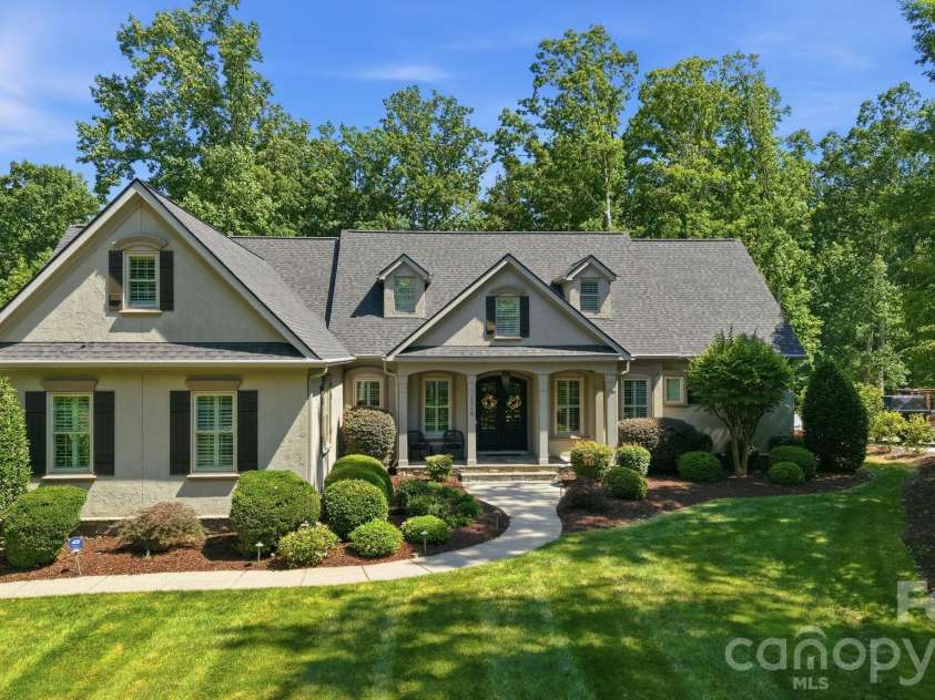 11710 Egrets Point Drive, Charlotte, NC 28278.  MLS# CAR4384721, YatesRealty ID 25521. 