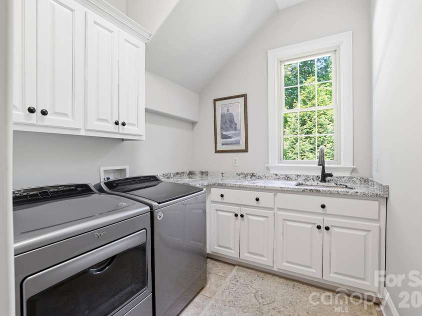 11710 Egrets Point Drive, Charlotte, NC 28278.  MLS# CAR4384721, YatesRealty ID 25521. 
