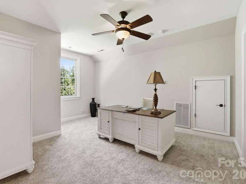 11710 Egrets Point Drive, Charlotte, NC 28278.  MLS# CAR4384721, YatesRealty ID 25521. 