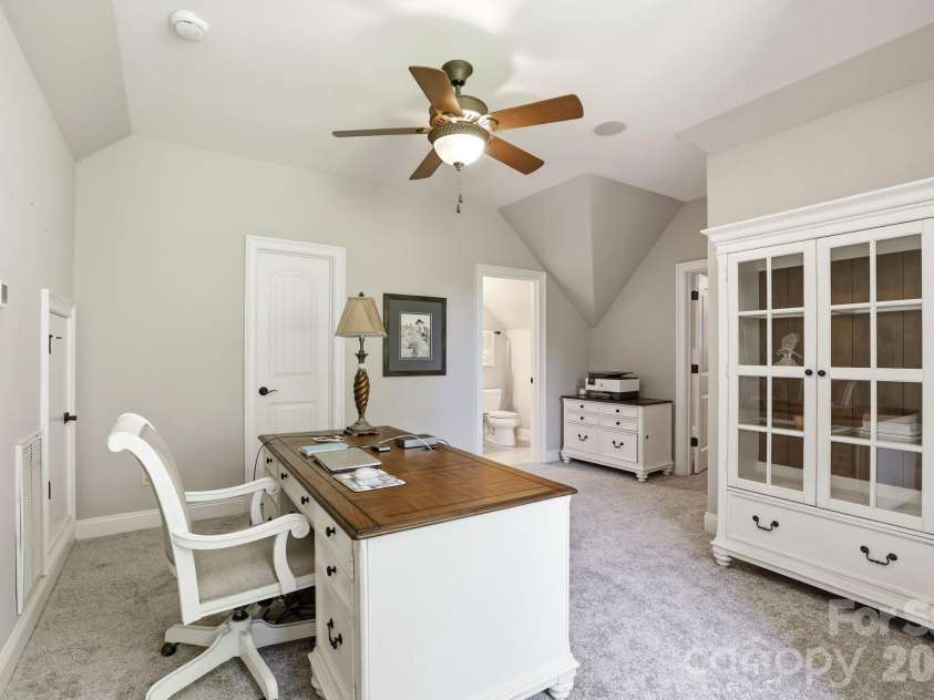 11710 Egrets Point Drive, Charlotte, NC 28278.  MLS# CAR4384721, YatesRealty ID 25521. 