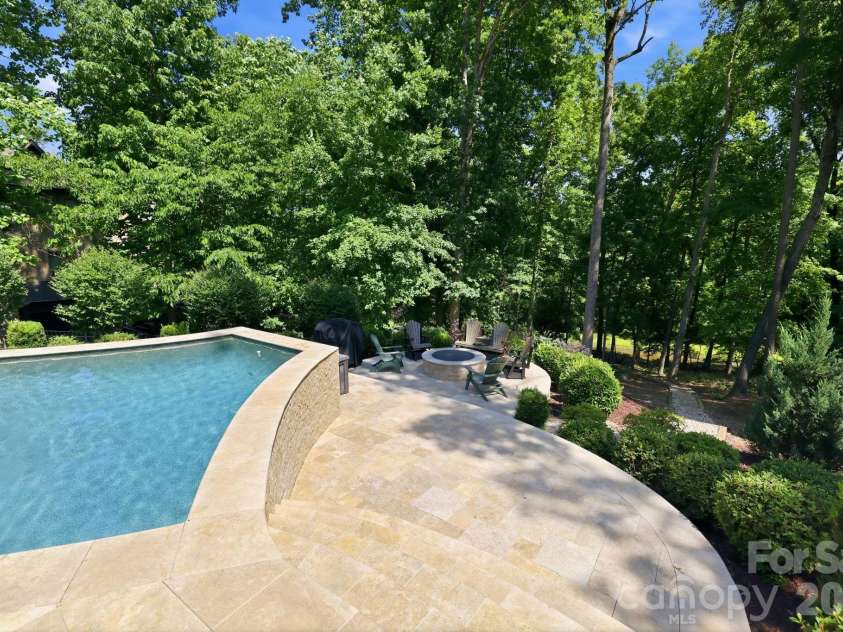 11710 Egrets Point Drive, Charlotte, NC 28278.  MLS# CAR4384721, YatesRealty ID 25521. 