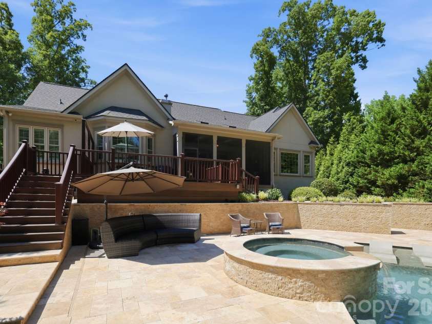 11710 Egrets Point Drive, Charlotte, NC 28278.  MLS# CAR4384721, YatesRealty ID 25521. 