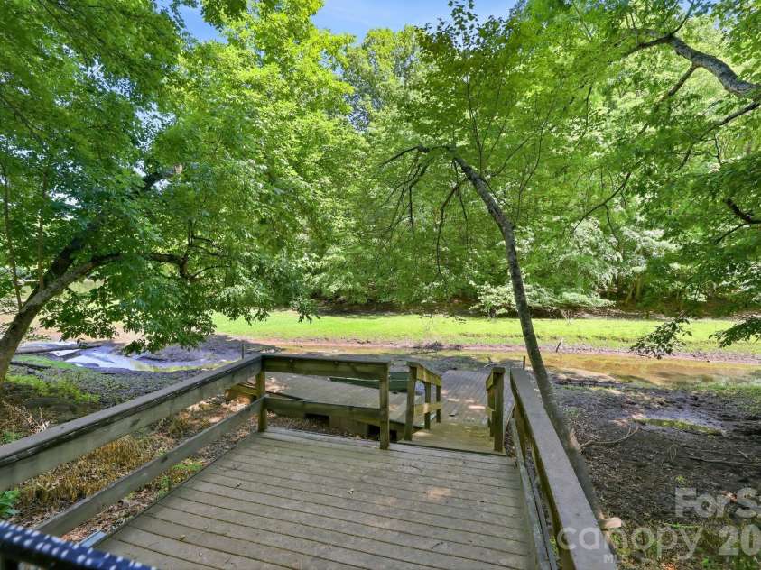11710 Egrets Point Drive, Charlotte, NC 28278.  MLS# CAR4384721, YatesRealty ID 25521. 