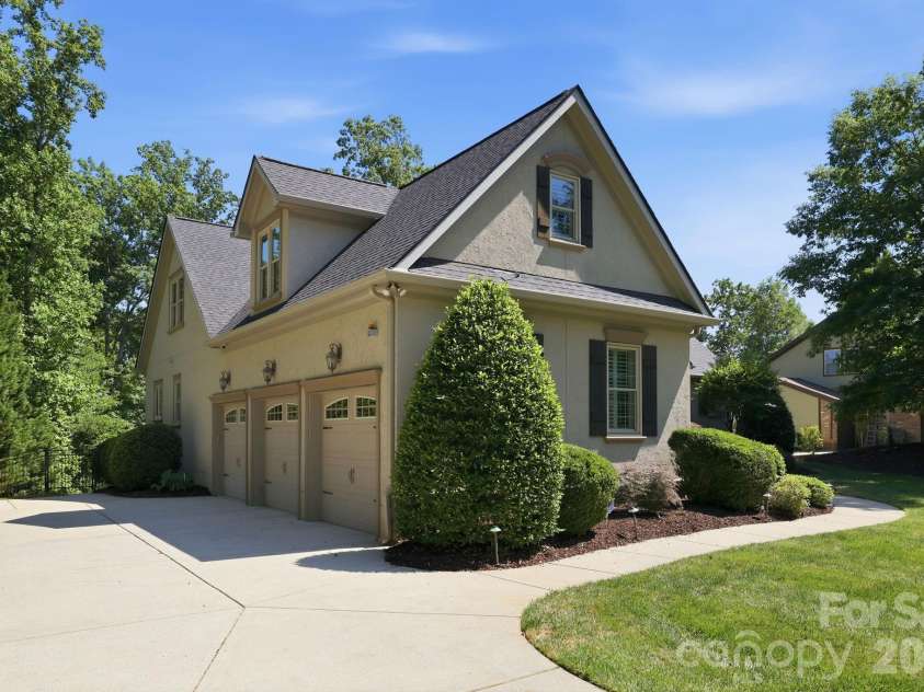 11710 Egrets Point Drive, Charlotte, NC 28278.  MLS# CAR4384721, YatesRealty ID 25521. 