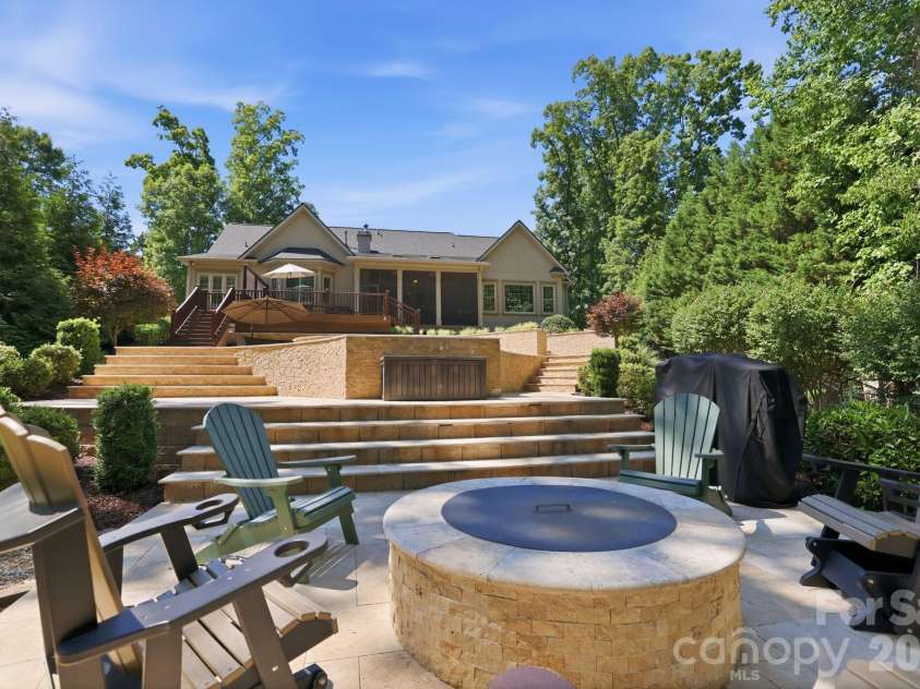 11710 Egrets Point Drive, Charlotte, NC 28278.  MLS# CAR4384721, YatesRealty ID 25521. 
