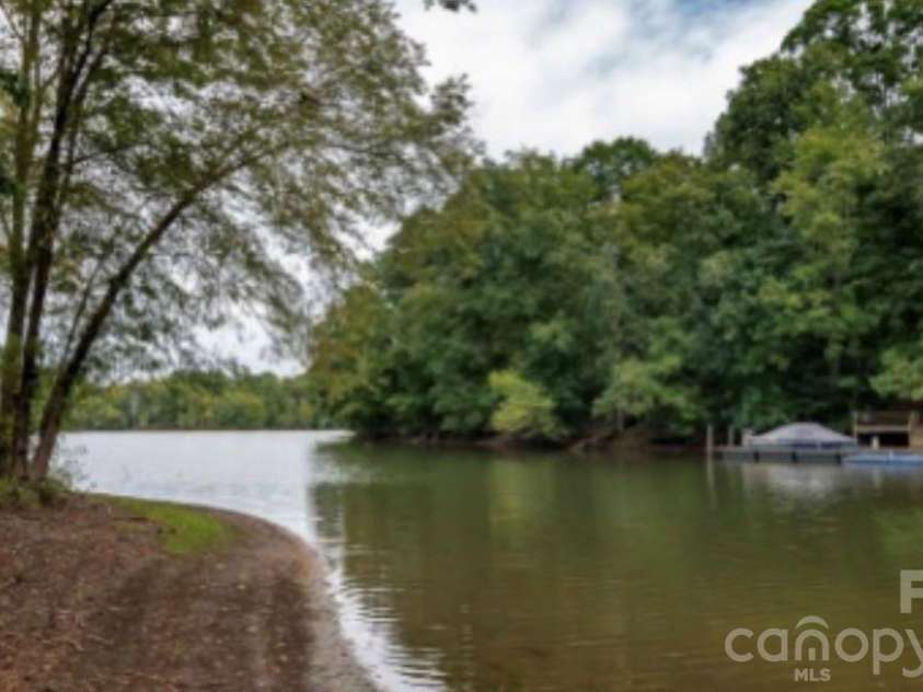 11710 Egrets Point Drive, Charlotte, NC 28278.  MLS# CAR4384721, YatesRealty ID 25521. 