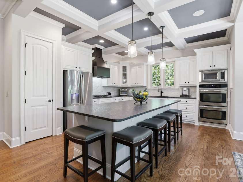 11710 Egrets Point Drive, Charlotte, NC 28278.  MLS# CAR4384721, YatesRealty ID 25521. 
