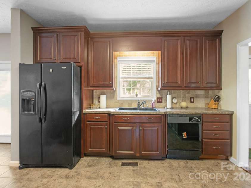 14124 Hiwassee Road, Huntersville, NC 28078.  MLS# CAR4240822, YatesRealty ID 25521. 