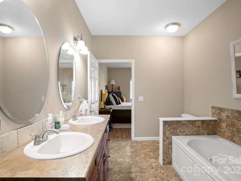 14124 Hiwassee Road, Huntersville, NC 28078.  MLS# CAR4240822, YatesRealty ID 25521. 