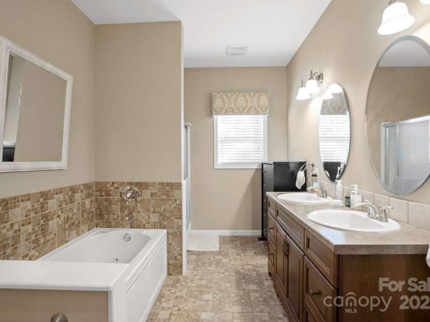 14124 Hiwassee Road, Huntersville, NC 28078.  MLS# CAR4240822, YatesRealty ID 25521. 