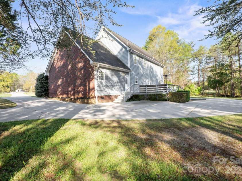 14124 Hiwassee Road, Huntersville, NC 28078.  MLS# CAR4240822, YatesRealty ID 25521. 