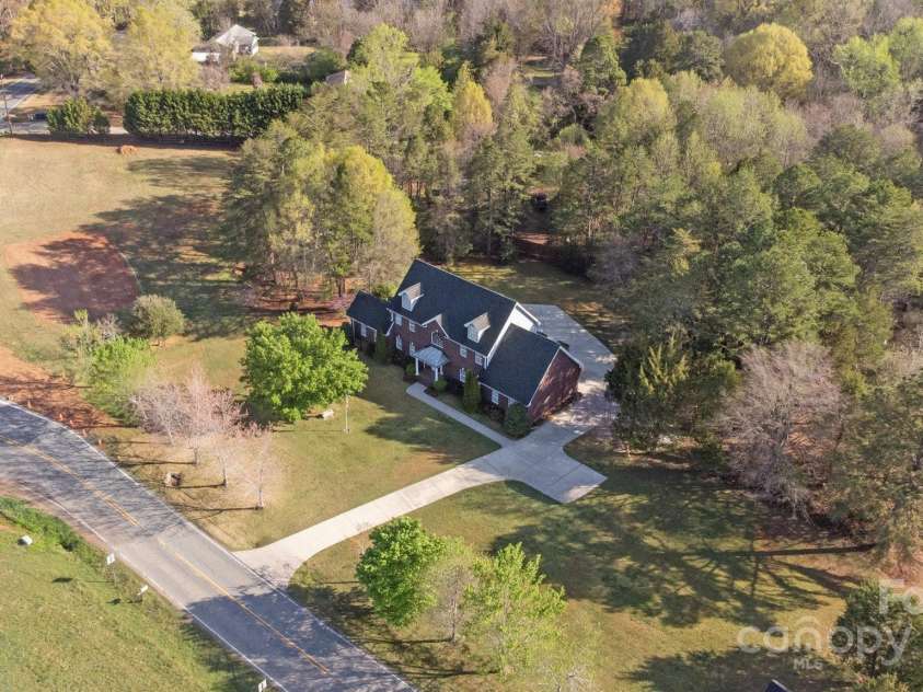 14124 Hiwassee Road, Huntersville, NC 28078.  MLS# CAR4240822, YatesRealty ID 25521. 
