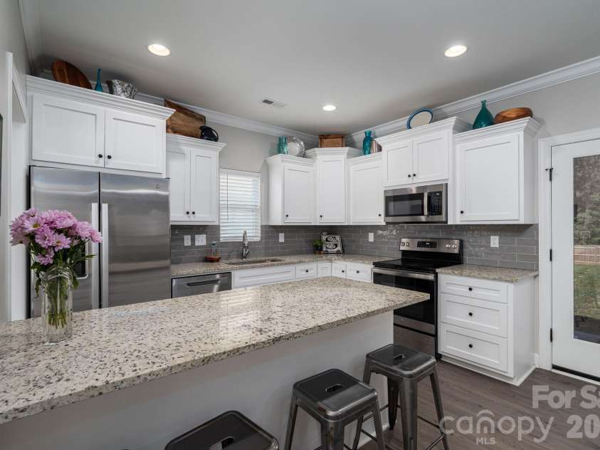 107 Hillcrest Street, Shelby, NC 28152.  MLS# CAR4378081, YatesRealty ID 25522. Kitchen