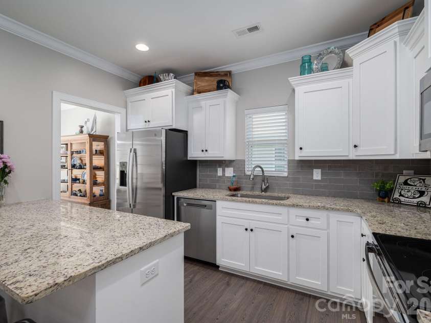 107 Hillcrest Street, Shelby, NC 28152.  MLS# CAR4378081, YatesRealty ID 25522. Kitchen