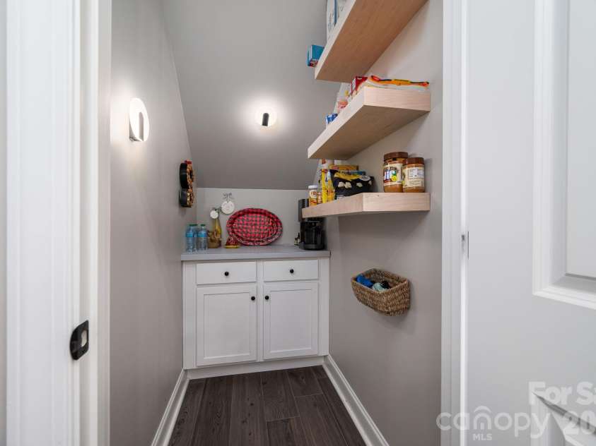 107 Hillcrest Street, Shelby, NC 28152.  MLS# CAR4378081, YatesRealty ID 25522. Walk-in pantry