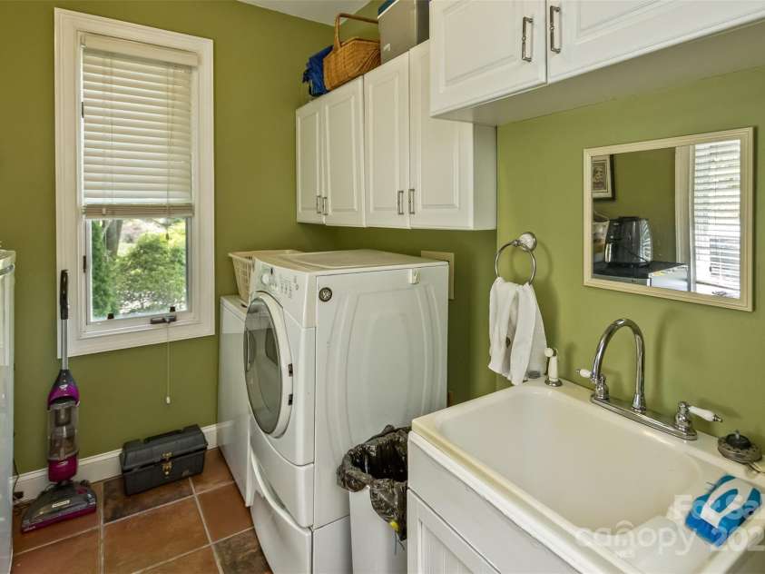 25 Windsong Drive, Fairview, NC 28730.  MLS# CAR4261079, YatesRealty ID 25523. Laundry Room - Mud Room - just off hall with secondary front entrance.