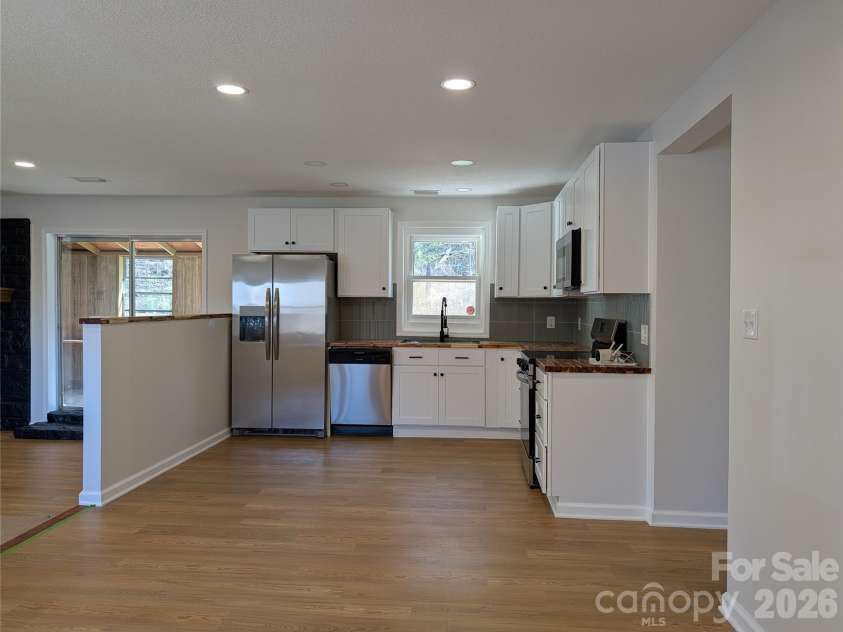 945 Summers Road, Valdese, NC 28690.  MLS# CAR4362217, YatesRealty ID 25523. Kitchen