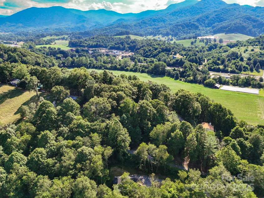 131 Acorn Lane, Waynesville, NC 28785.  MLS# CAR4269994, YatesRealty ID 25524. 